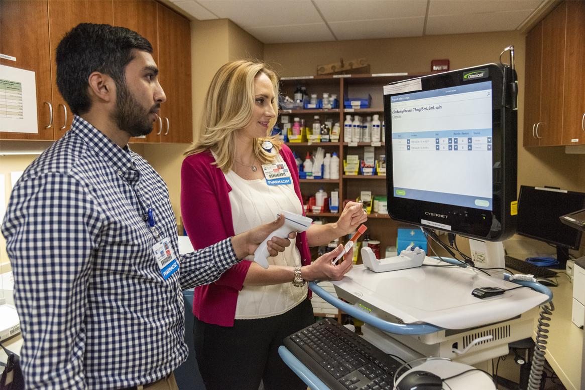 Picture of two people using a CPM machine.